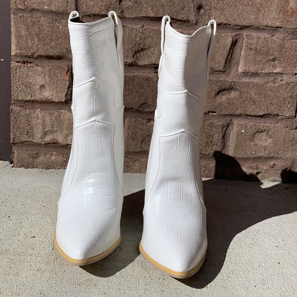 New In Box! White Cowgirl Boots🤠 Various sizes - Picture 5 of 6